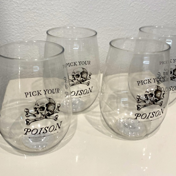 Best Brands Consumer Products Inc Other - NWT Set of (4) “Pick Your Poison” Skull Stemless Plastic Wine Glasses